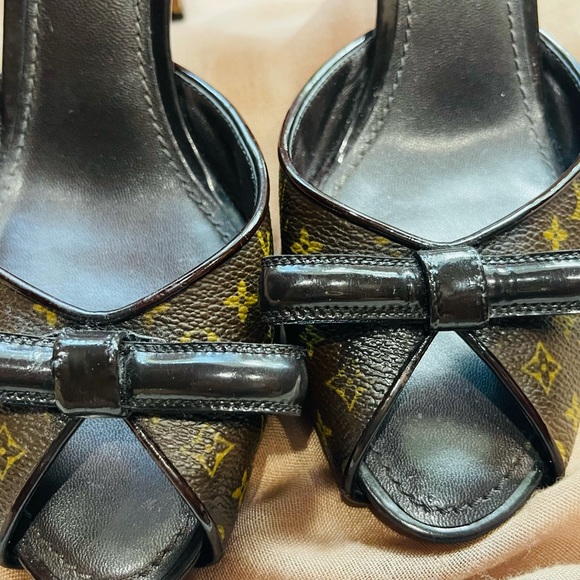 Louis Vuitton Canvas Printed Slide - Picture 2 of 9